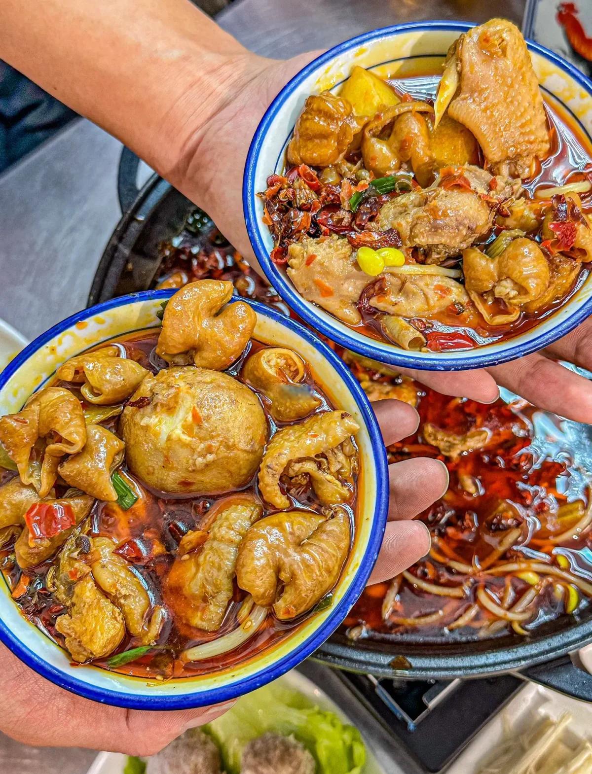 深圳餐饮vi设计，深圳logo设计,深圳餐饮空间设计，肥肠鸡门店，神鲜市井肥肠鸡
